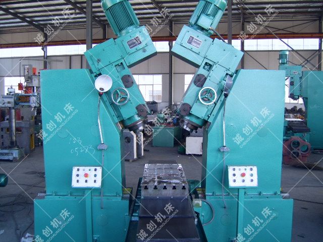 船舶齒輪（lún）箱雙麵（miàn）銑削組合機床