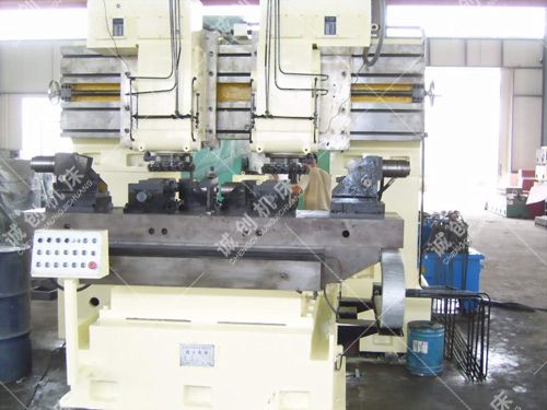 汽车前轴板簧面铣削组合机床