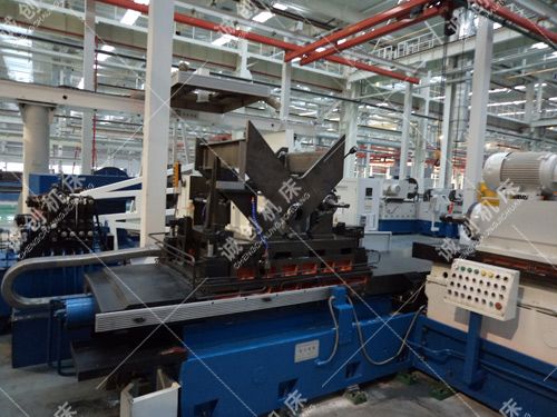 裝載機鉸接架鏜、鑽、攻三工位（wèi）組合機床（chuáng）