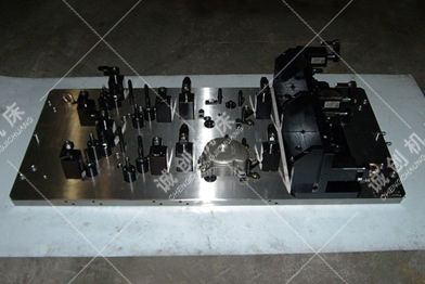 左蓋三工位（wèi）